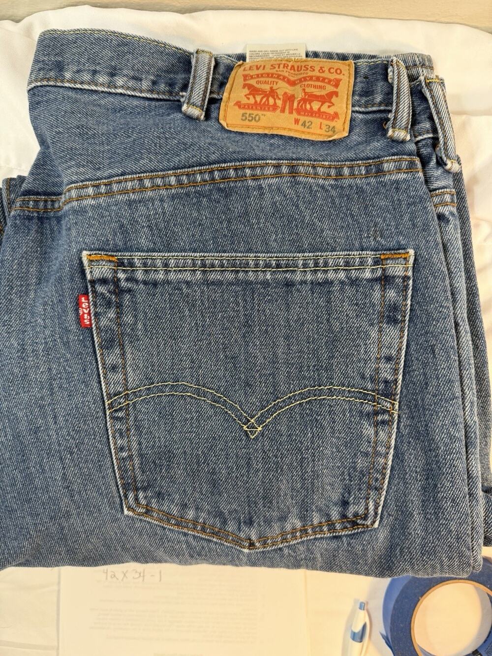 Levi's 550 Relaxed Fit Jeans Mens 42x34 Blue Medium Wash Tapered Leg 100% Cotton